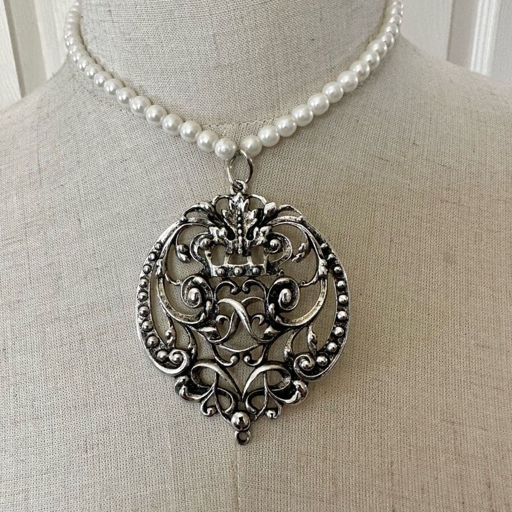 Avon silver tone faux pearl choker necklace - Picture 1 of 9